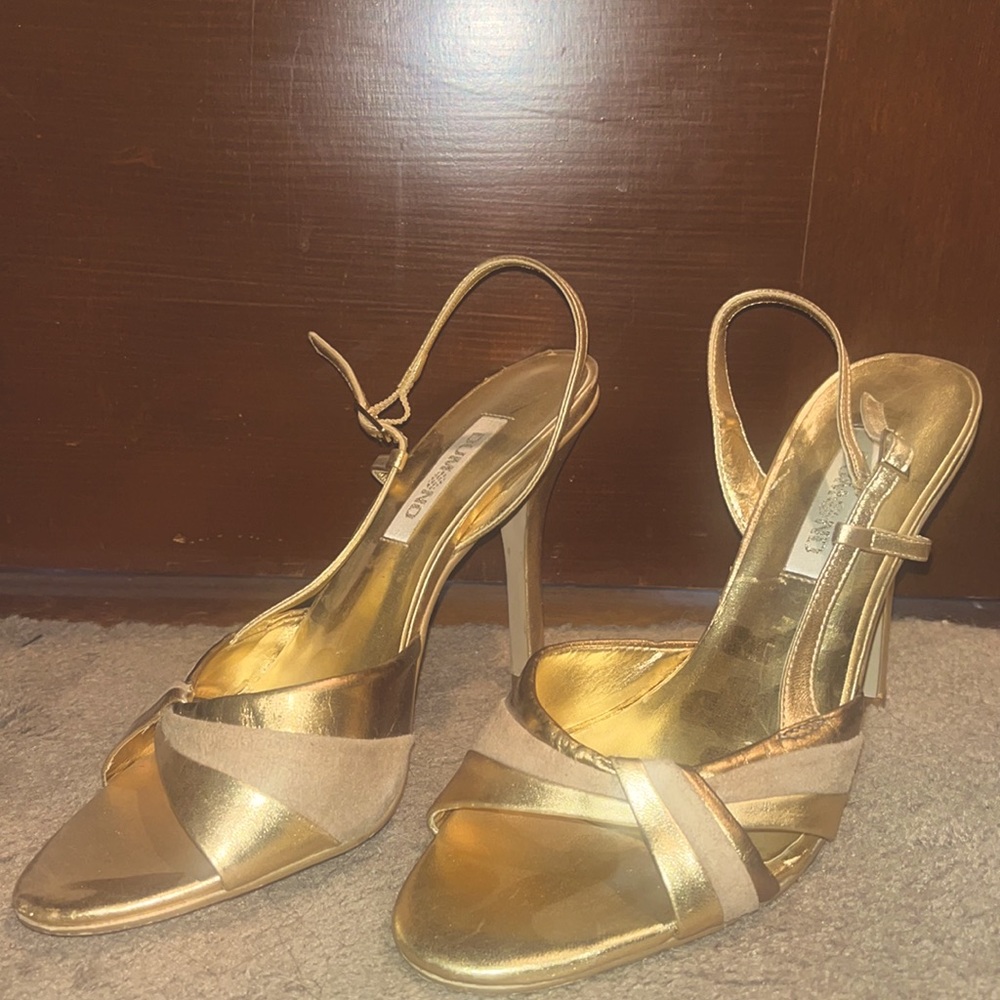 ✨🍀 VINTAGE Y2K / late 90’s GOLD/CHAMPAGNE heels. ✨ DUMOND
